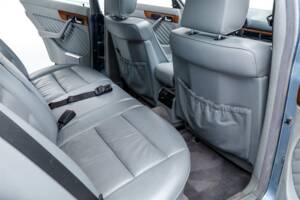 Imagen 11/19 de Mercedes-Benz 300 SE (1990)