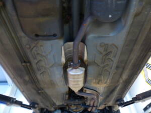 Image 42/77 de Mercedes-Benz 190 E 2.3 (1988)