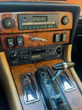 Image 22/22 of Jaguar XJ 12 (1988)