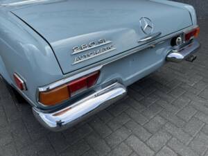 Image 10/43 de Mercedes-Benz 280 SL (1969)