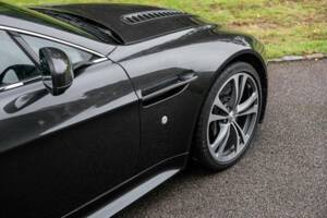 Imagen 43/46 de Aston Martin V12 Zagato (2011)