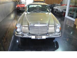 Immagine 3/48 di Mercedes-Benz 280 SE 3,5 (1971)