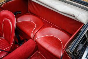 Image 18/26 of Austin-Healey 3000 Mk II (BJ7) (1962)