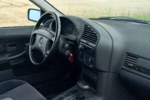 Image 35/40 de BMW 320i (1994)