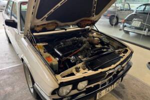 Bild 44/47 von BMW 528i (1986)