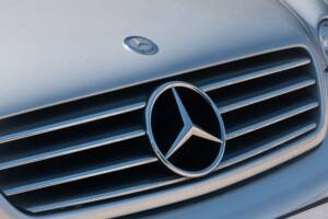Image 24/50 of Mercedes-Benz CL 500 (2002)