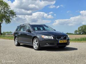 Image 14/44 of Volvo V 70 2.0 T5 (2012)