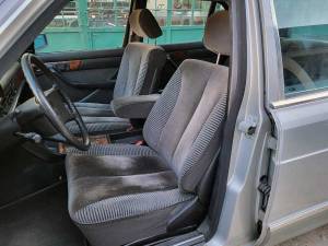Image 14/30 of Mercedes-Benz 500 SEL (1985)