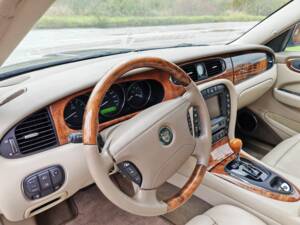 Bild 27/50 von Jaguar XJ 8 3.5 (2003)