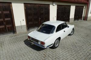 Bild 26/67 von Alfa Romeo Giulia 1300 GT Junior (1968)
