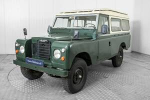 Image 17/50 of Land Rover 109 (1978)