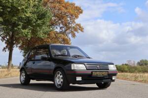 Obraz 35/56 pojazdu Peugeot 205 GTi 1.9 (1991)