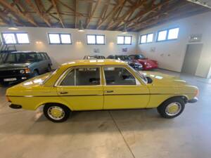 Bild 4/98 von Mercedes-Benz 200 D (1979)