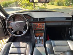 Imagen 14/20 de Mercedes-Benz 500 E (1992)