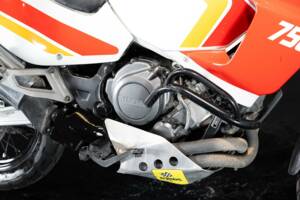 Image 22/35 of Yamaha DUMMY (1989)