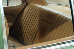 Image 43/50 de Mercedes-Benz 350 SE (1975)