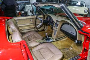 Bild 16/23 von Chevrolet Corvette Sting Ray Convertible (1965)