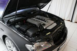 Bild 17/18 von BMW 760i (2005)