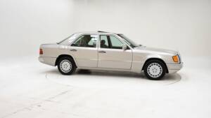 Bild 5/15 von Mercedes-Benz 300 E (1992)