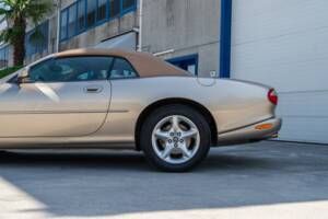 Image 12/91 de Jaguar XK8 4.0 (2000)