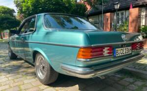 Image 8/66 of Mercedes-Benz 230 CE (1981)