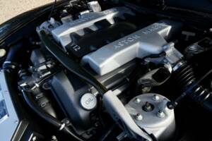Image 4/50 of Aston Martin V12 Vanquish (2003)