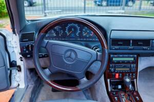 Image 129/171 of Mercedes-Benz SL 600 (1996)