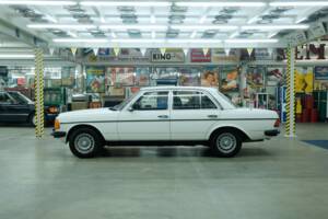 Bild 3/50 von Mercedes-Benz 230 (1977)