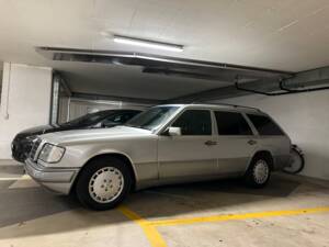 Image 5/11 of Mercedes-Benz E 300 Turbodiesel T (1996)