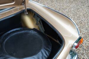 Image 26/50 of Volvo 1800 E (1972)