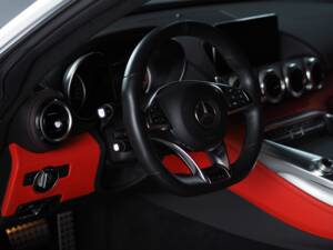 Image 32/49 of Mercedes-AMG GT-S (2015)
