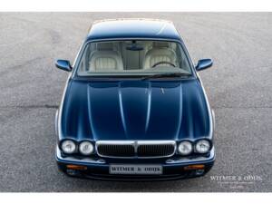 Bild 19/34 von Jaguar XJ 8 4.0 Executive (1999)