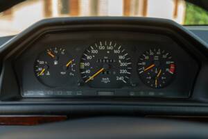 Imagen 43/50 de Mercedes-Benz 200 TE (1993)