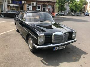 Image 4/8 de Mercedes-Benz 200 D (1970)
