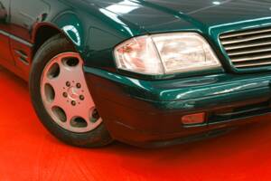 Image 2/50 of Mercedes-Benz SL 320 (1995)