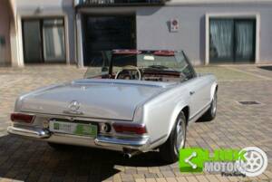 Image 6/50 de Mercedes-Benz 230 SL (1967)