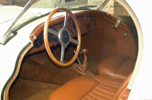 Image 4/6 de Jaguar XK 120 OTS (1951)