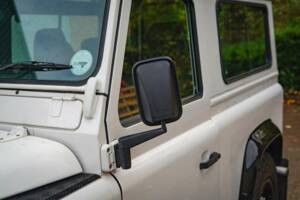 Image 17/41 of Land Rover Defender 90 "50th Anniversary" (1999)