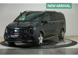 Image 1/50 de Mercedes-Benz V 300 d (2025)