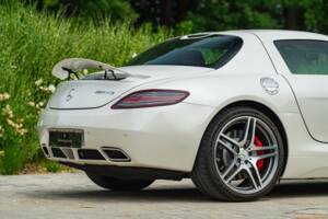 Image 48/50 of Mercedes-Benz SLS AMG (2010)