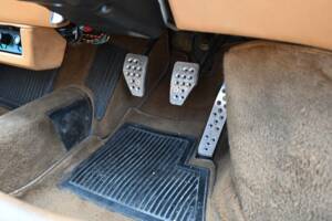 Image 36/50 of Ferrari Mondial 8 (1981)