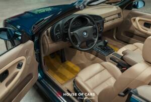 Immagine 15/24 di BMW 320i (1995)