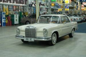 Image 2/50 of Mercedes-Benz 300 SE (1966)