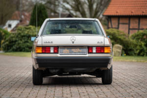 Image 15/77 de Mercedes-Benz 190 E 2.3 (1988)