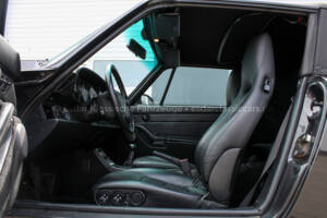 Image 8/29 of Porsche 911 Carrera 4 (1996)