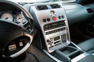 Image 14/23 of Aston Martin V12 Vanquish (2003)