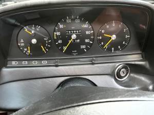 Afbeelding 30/40 van Mercedes-Benz 230 E (1983)