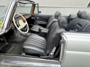 Bild 21/35 von Mercedes-Benz 280 SE (1970)