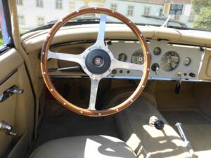 Image 18/174 of Jaguar XK 150 3.4 S OTS (1958)