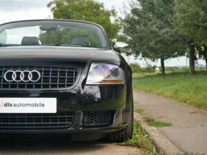 Image 18/35 of Audi TT 3.2 quattro (2004)